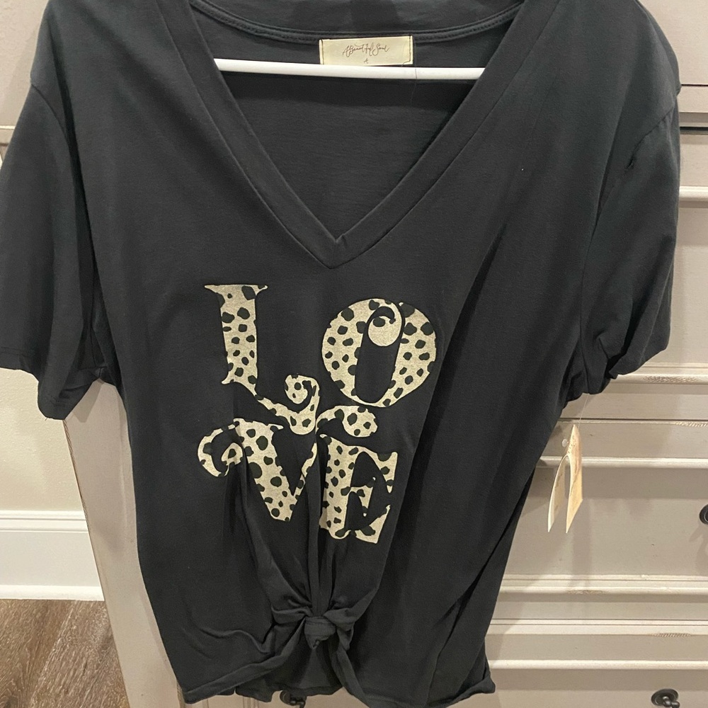 Black LOVE v neck tee NWT